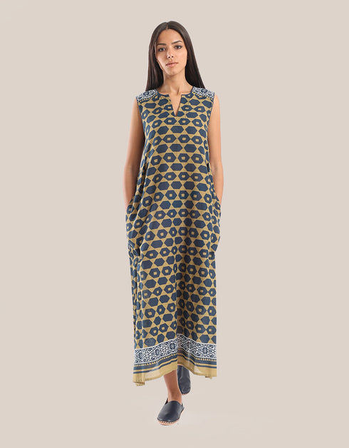 Sleeveless long dress with asymmetric hemline